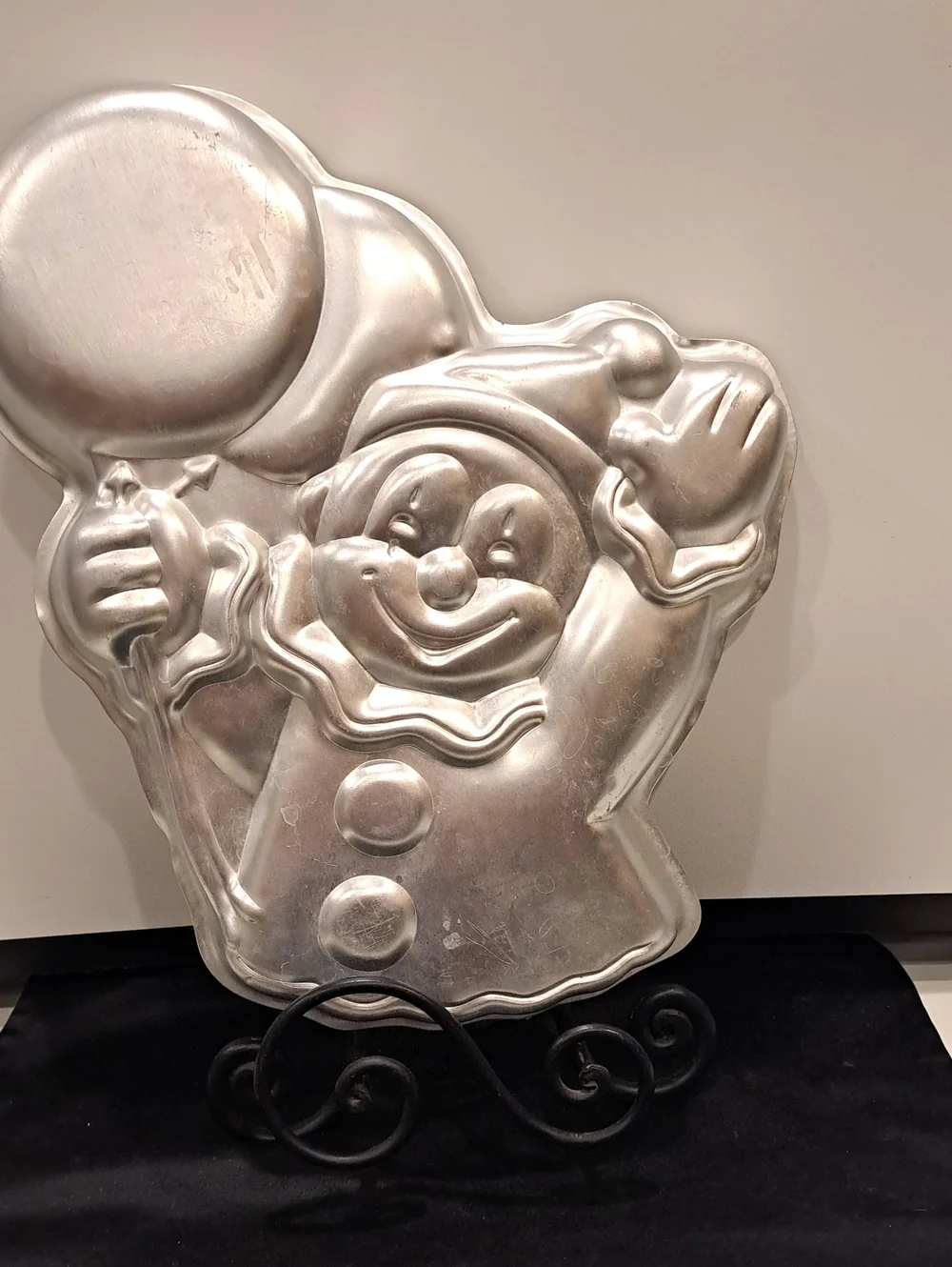 2 Vtg Wilton Cake Molds.  Clown With Ballons And Tractor. Good Condition.